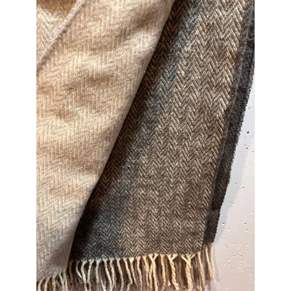 Nido Notte Italia throw blanket gray and cream herringbone pattern with fringe